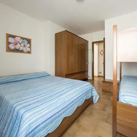 Lignano Flat Steps From The