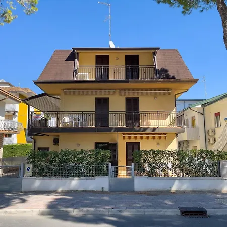 Lejlighed Lignano Flat Steps From The *